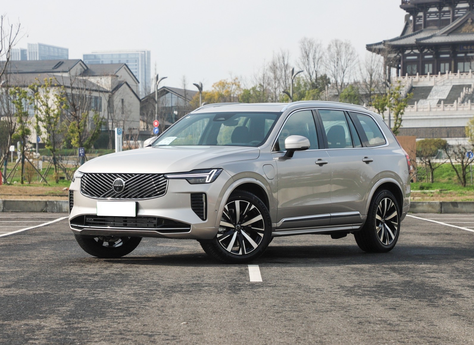 温江沃尔沃XC90插电式混动优惠高达24.59万 仅59.90万可入手