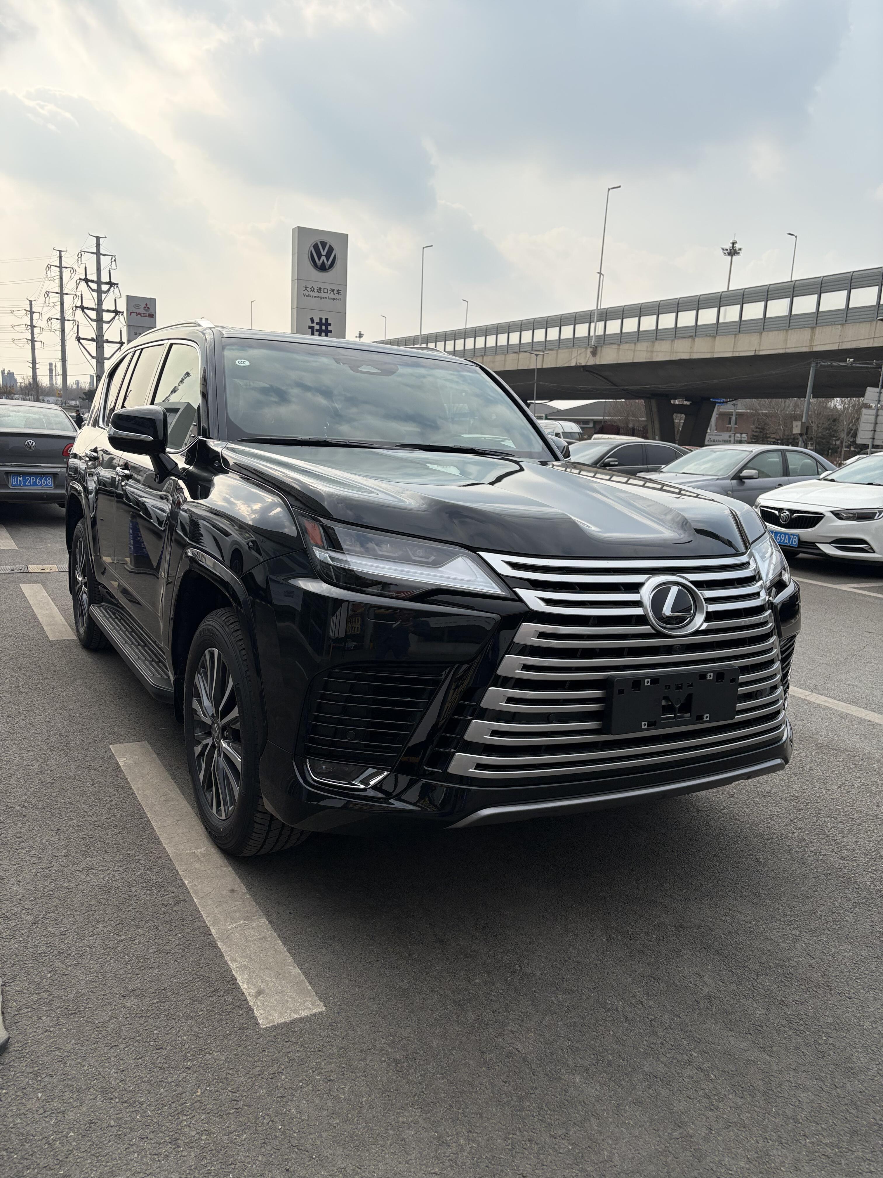 2024款平行进口雷克萨斯LX中东版现车什么价