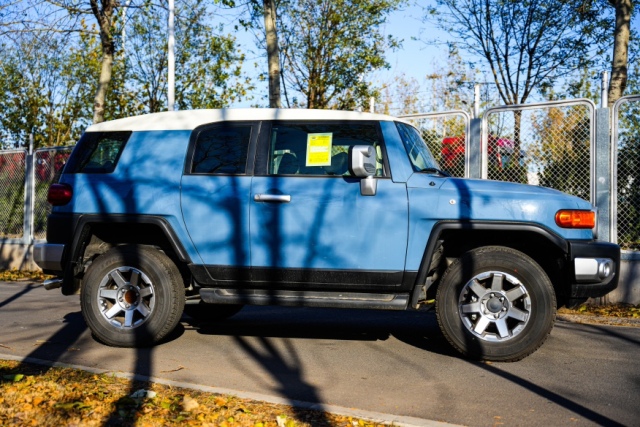 2023款丰田酷路泽FJ中东版国六第一批