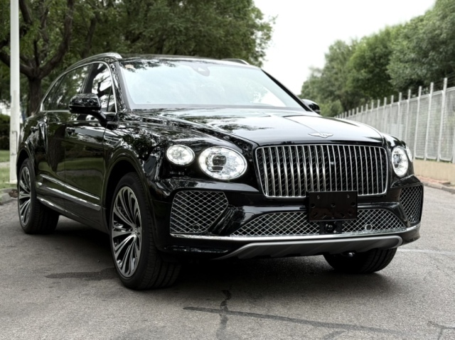 宾利添越报价203万起 售全国