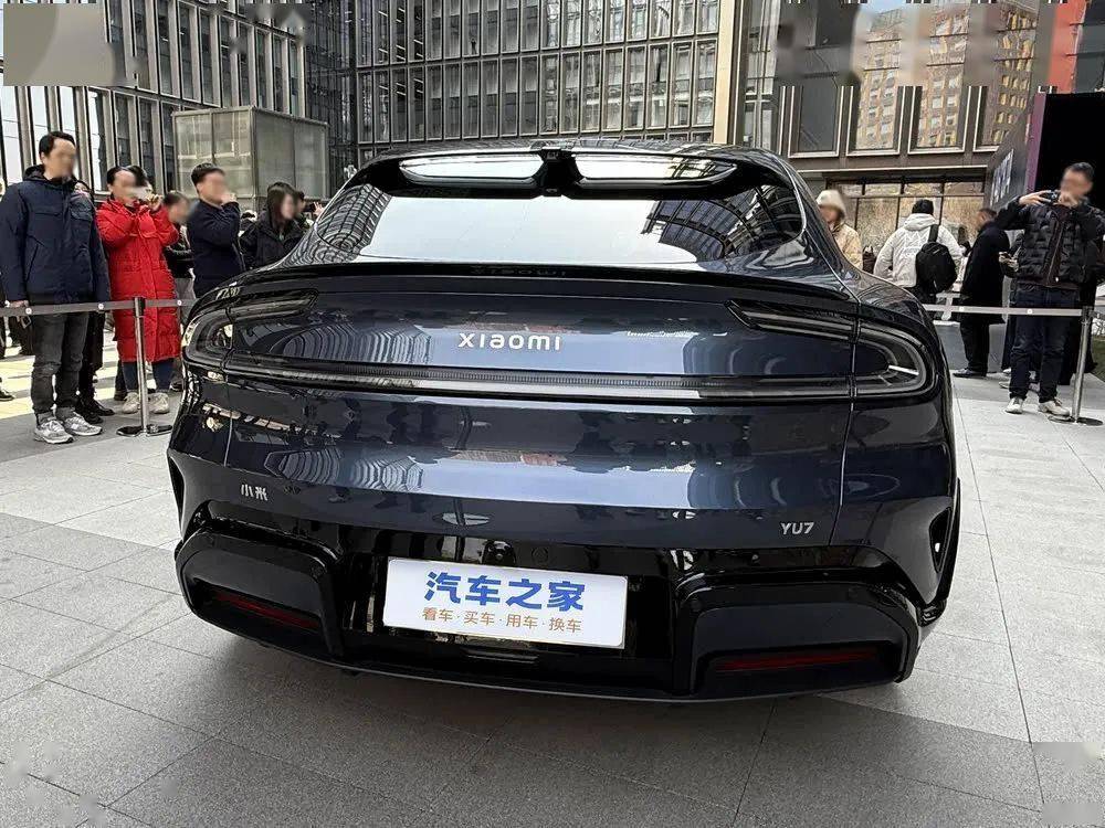 小米SU7又陷“翘边”质量风波，YU7“吃瓜落儿”？