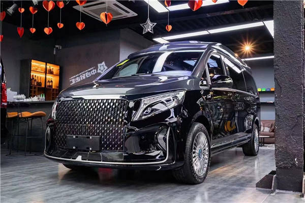2024款奔驰V260六座圣母峰巅峰版商务车实拍测评感受