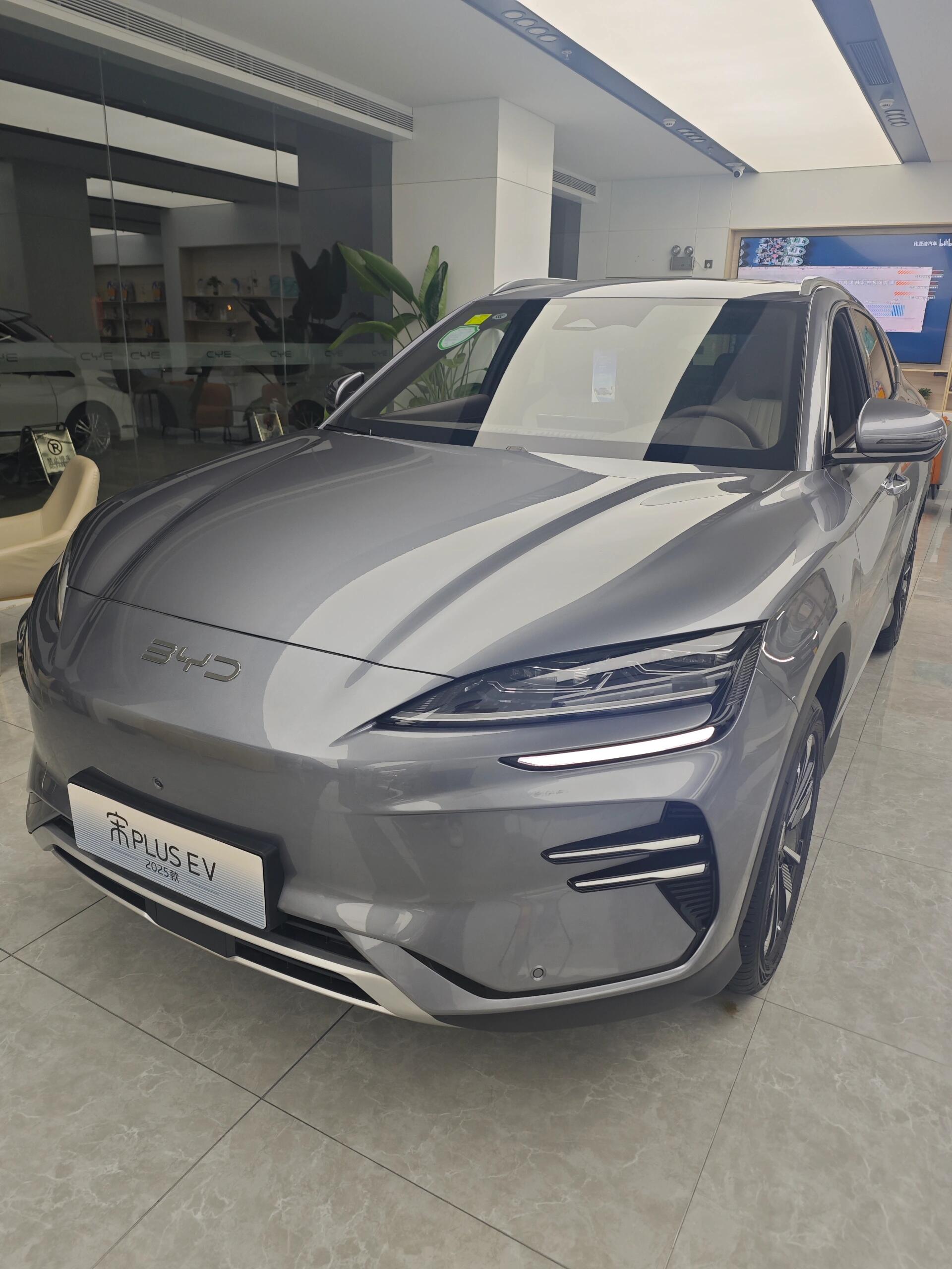 成都远卓名车卫士欧版目前售价71万起 欢迎前来试驾