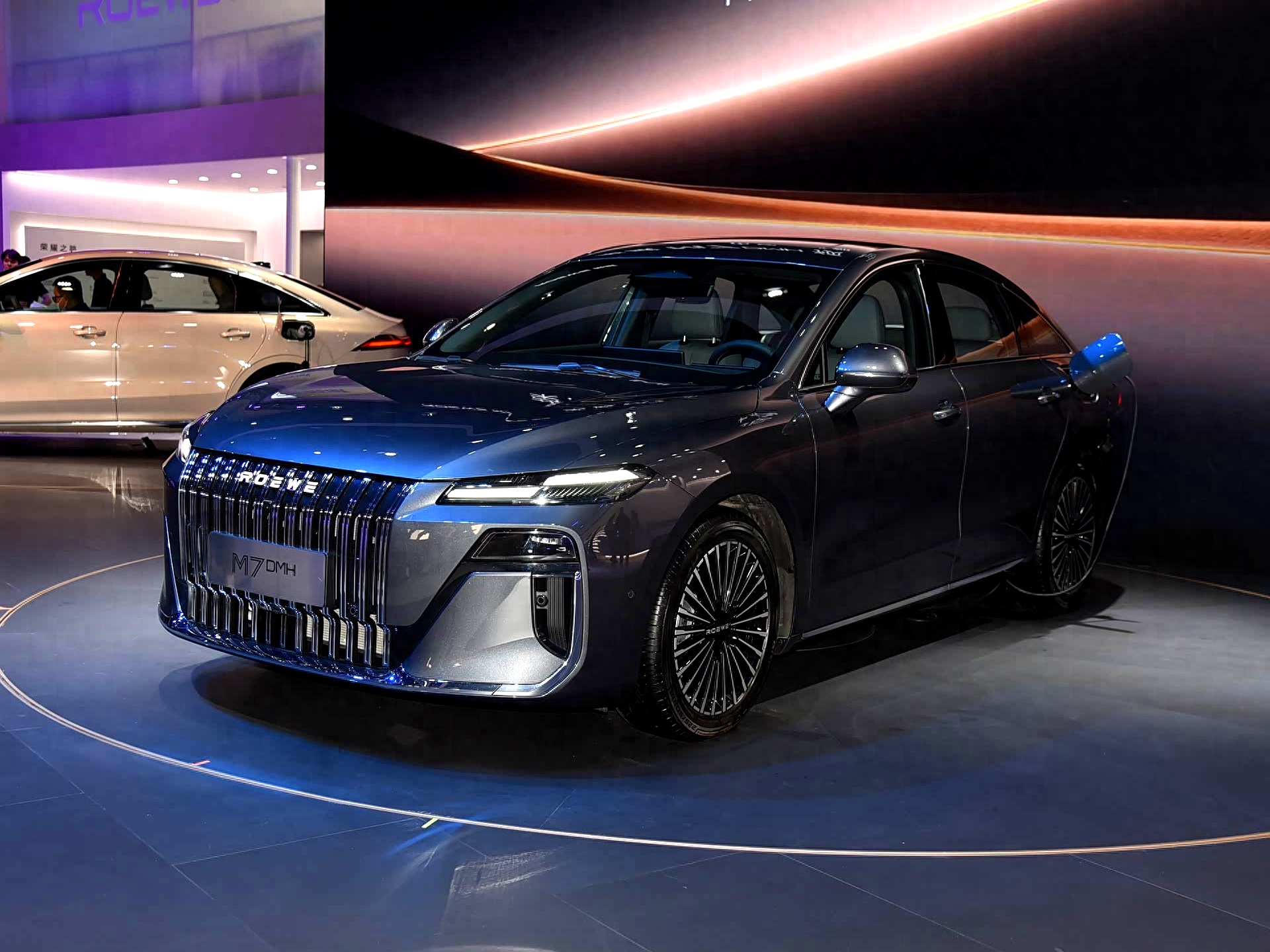 纯电通勤一周一充 荣威M7DMH综合续航里程2050km