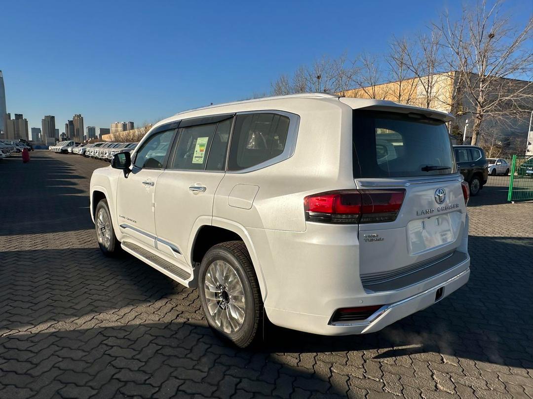 2024款丰田酷路泽4000图片参数配置落地价