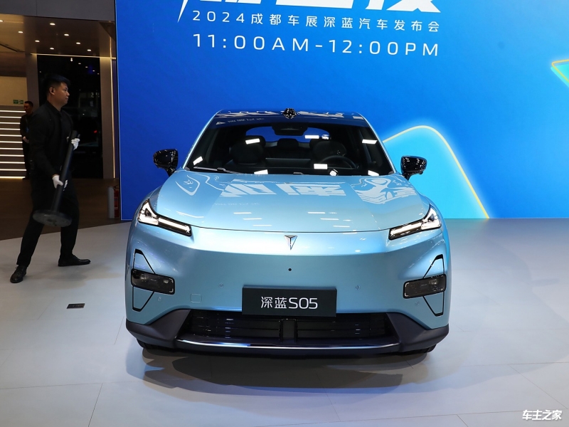 成都深蓝S05降1.00万 仅10.99万可入手
