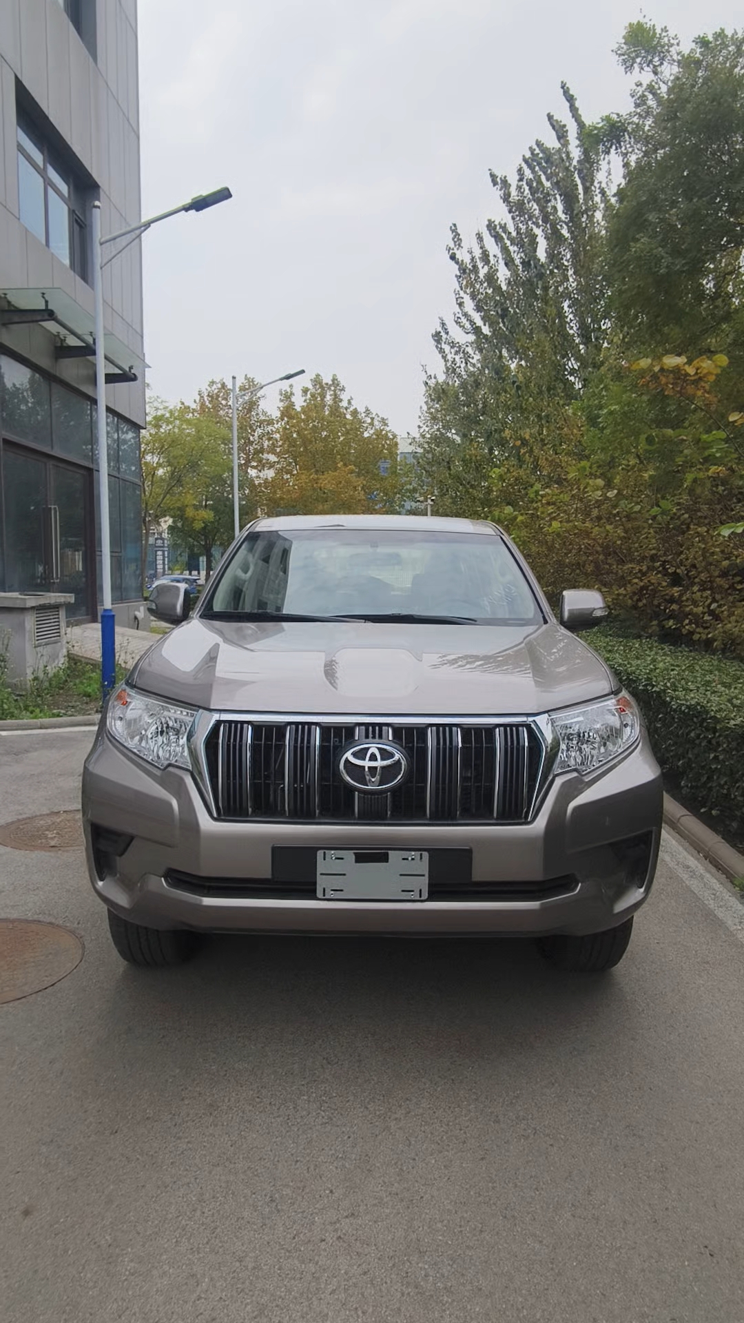 平行进口丰田霸道最低报价42万起 直降7.8万