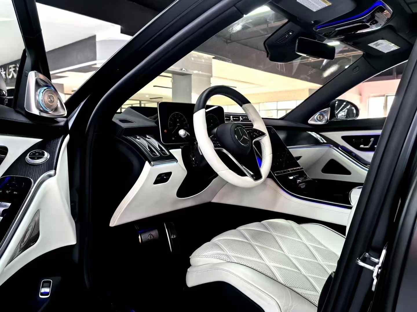 迈巴赫S级加版团购优惠90万 欢迎上门试驾