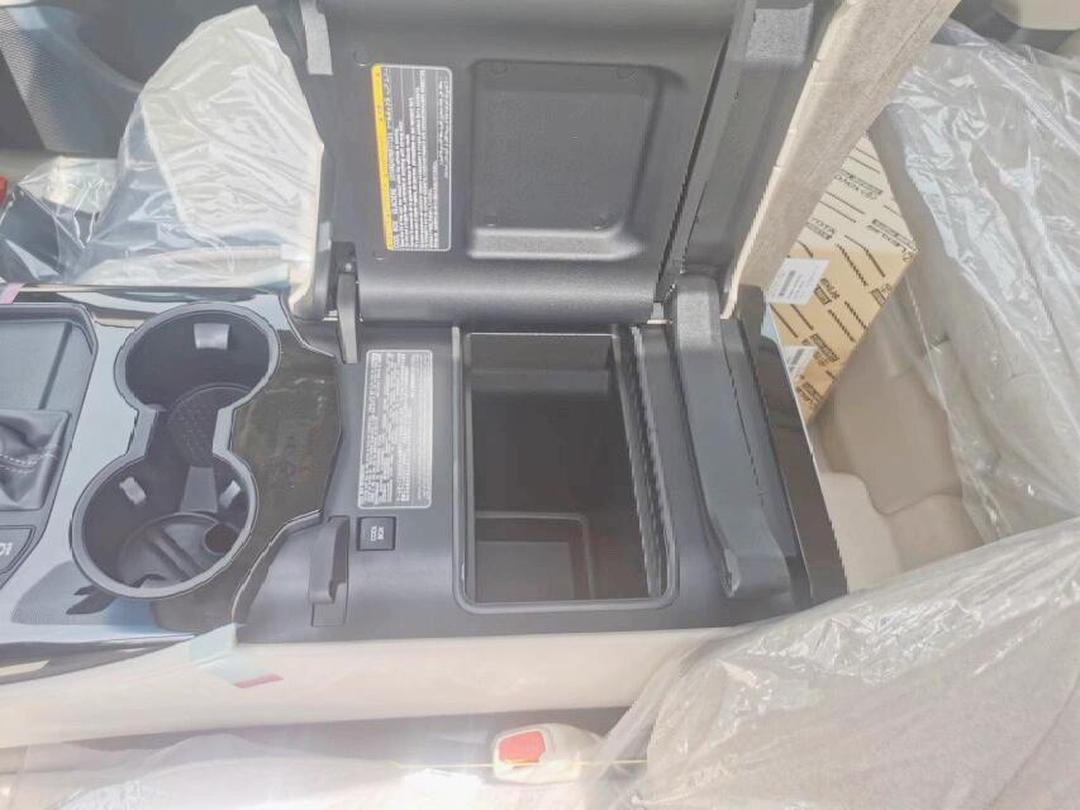 中东版丰田兰德酷路泽4000内外解析