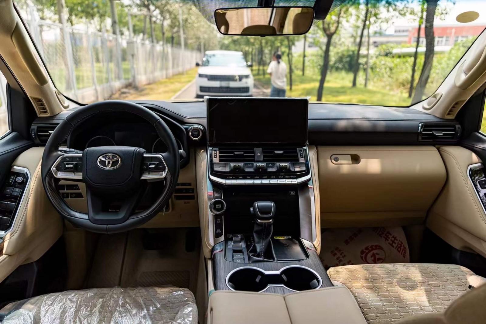 2023FJ酷路泽中东版全系热销中 限时优惠高达6万元