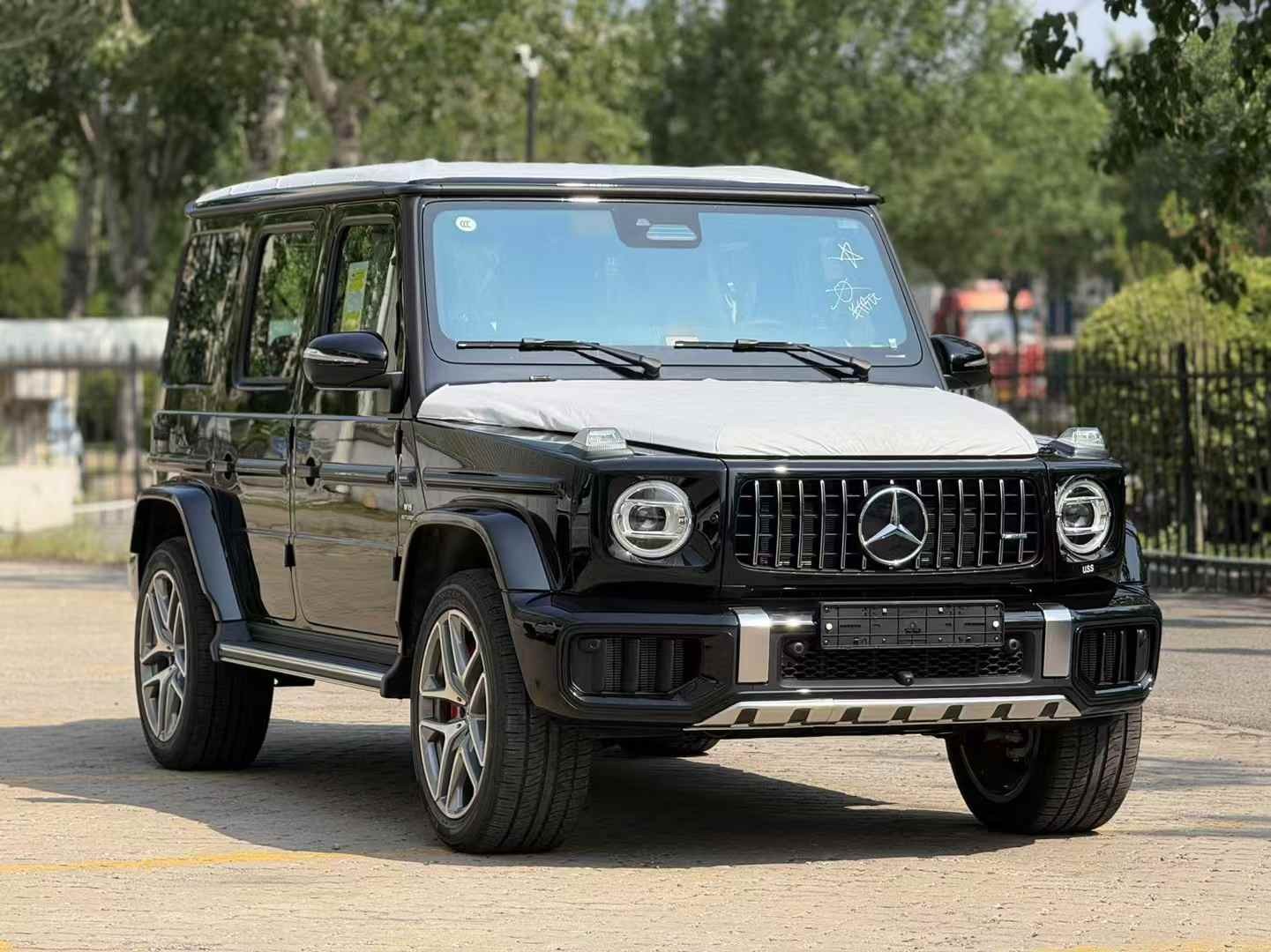 2024款奔驰G63白色店内现车最新优惠 欢迎致电咨询