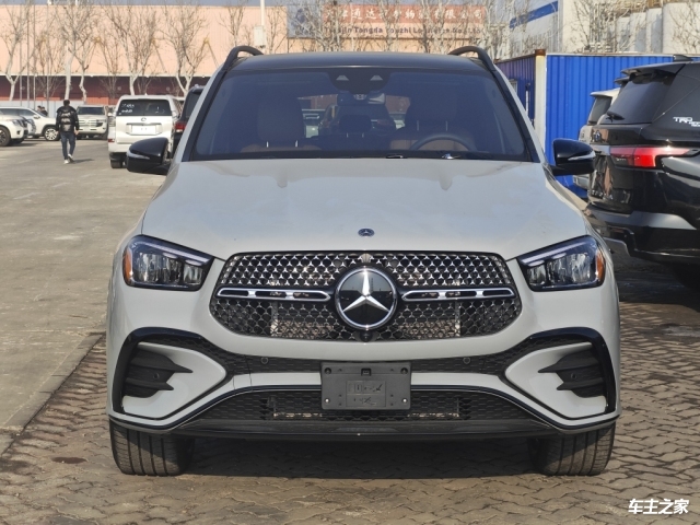 平行进口奔驰V级欧版售价50万起 欢迎到店试驾