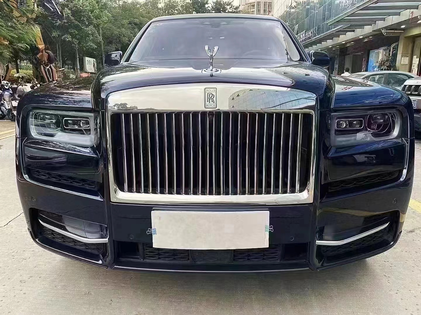 成都劳斯莱斯库里南售价590万起 欢迎前来试驾