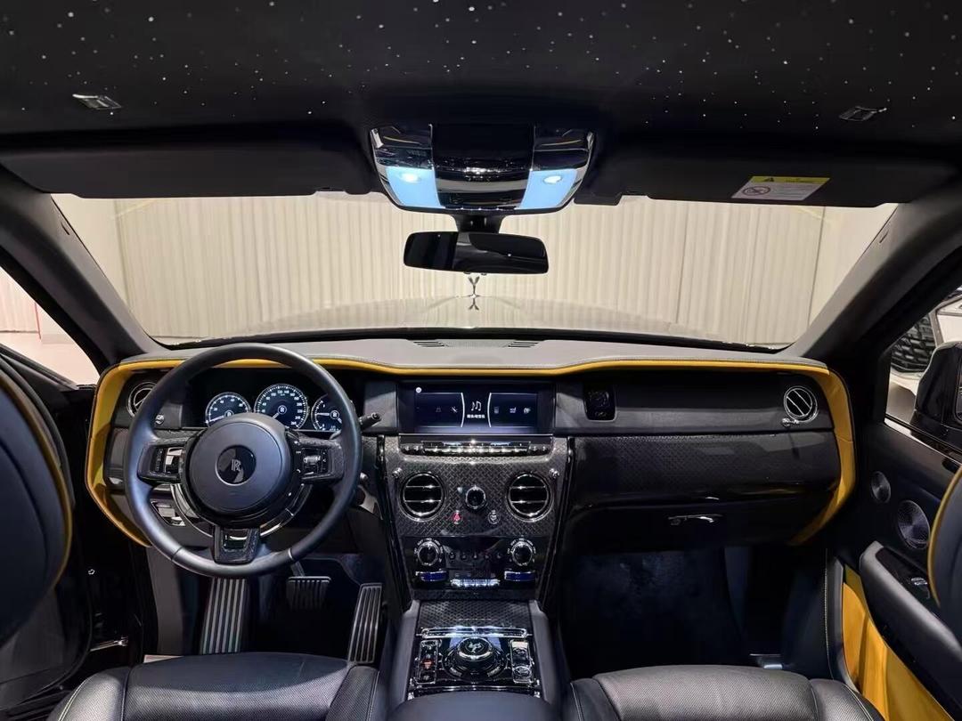 成都库里南价格最低626万起 欢迎试乘试驾