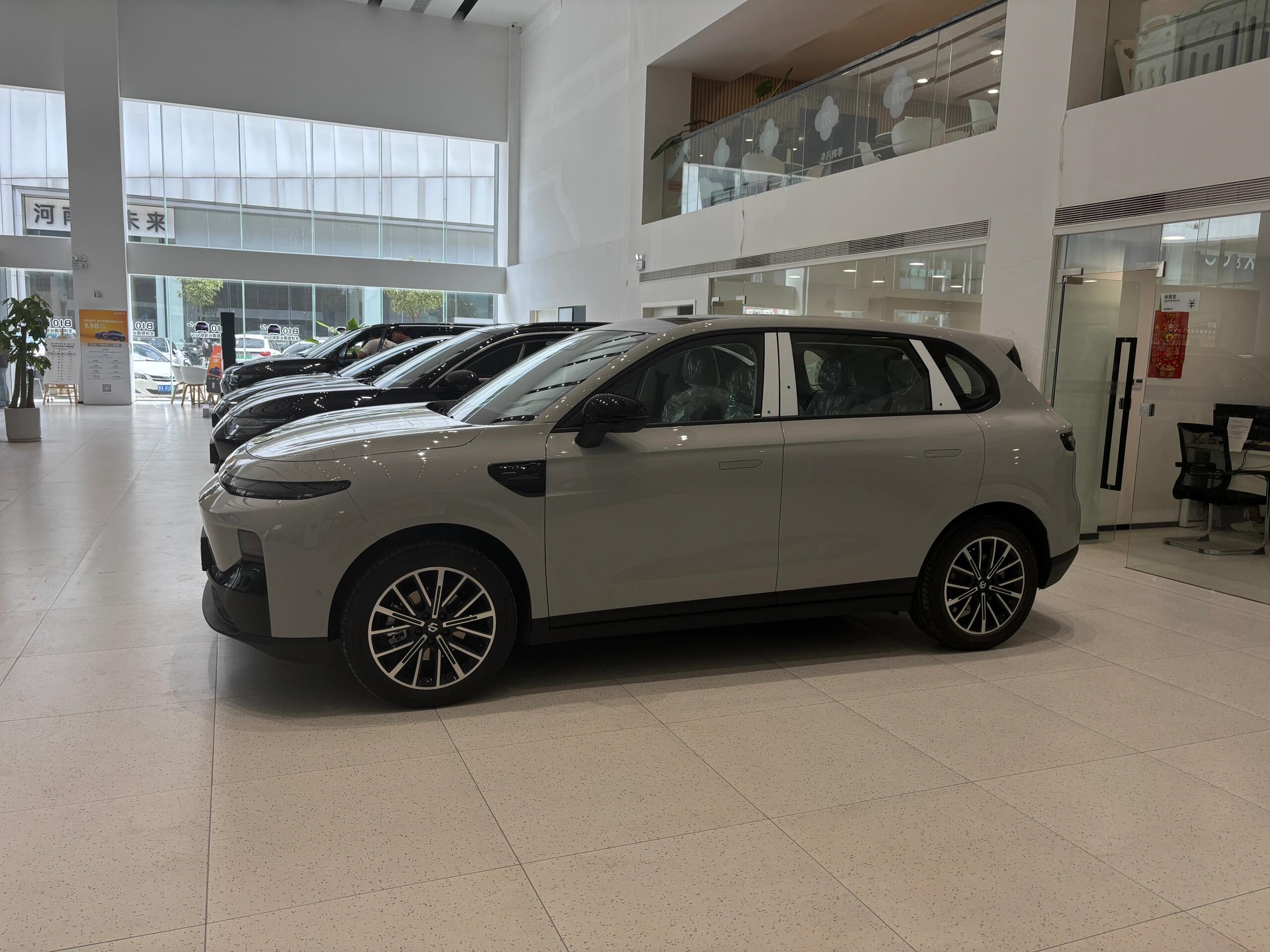 新车上牌“零跑腿”为政务改革“打样”