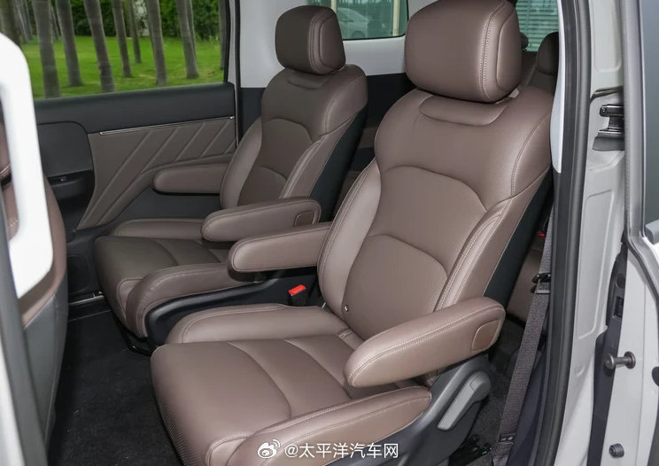 五菱星光730内饰官图发布 采用7座大空间布局