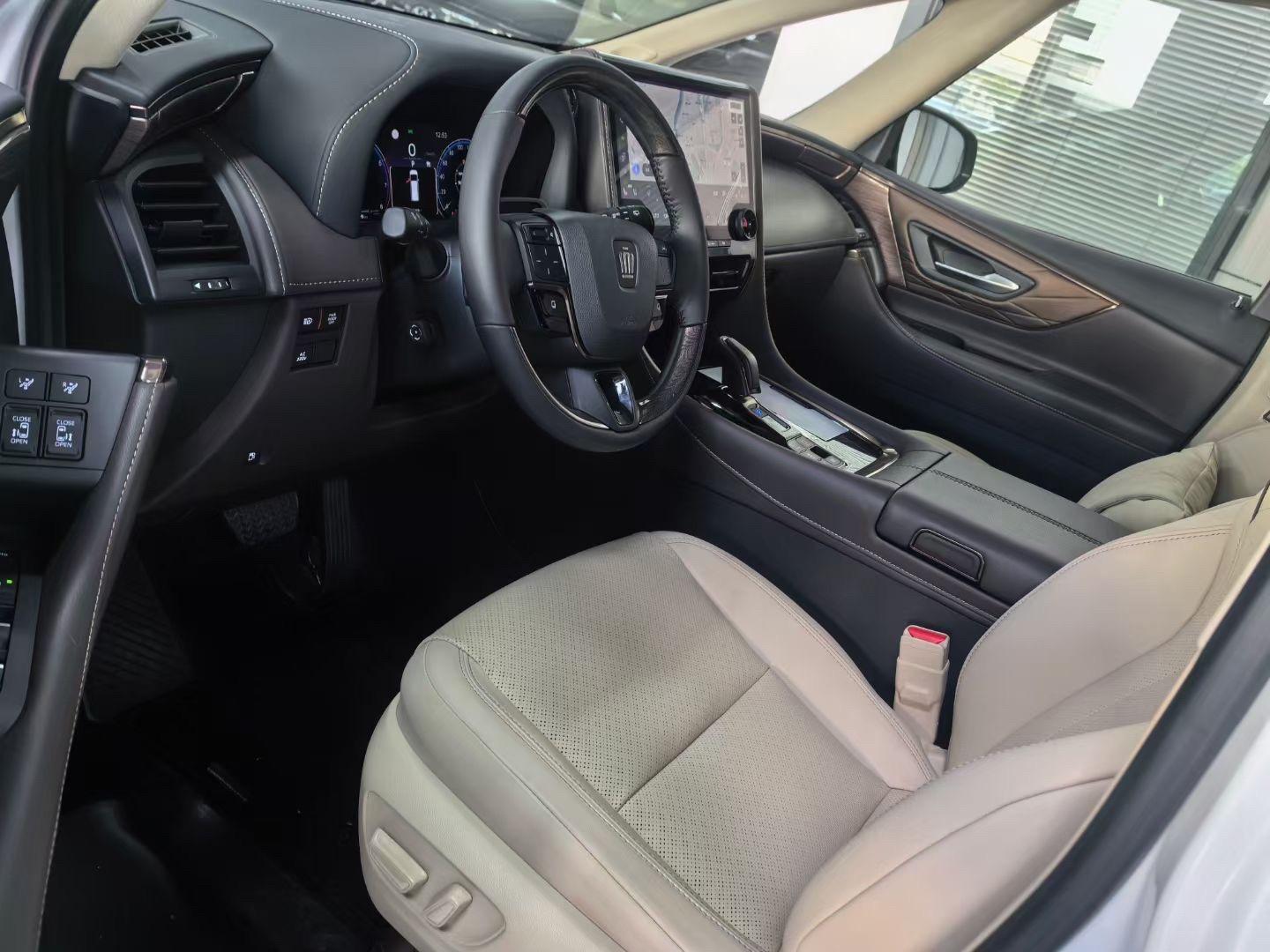 最新款进口威尔法商务车现车什么价