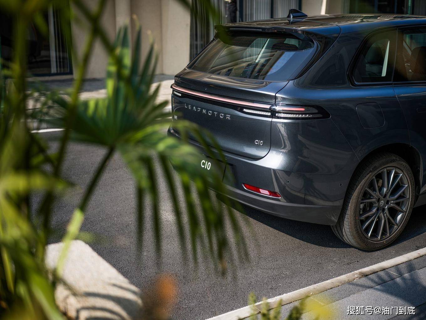 成都零跑C10降价0.40万 最低仅售11.88万