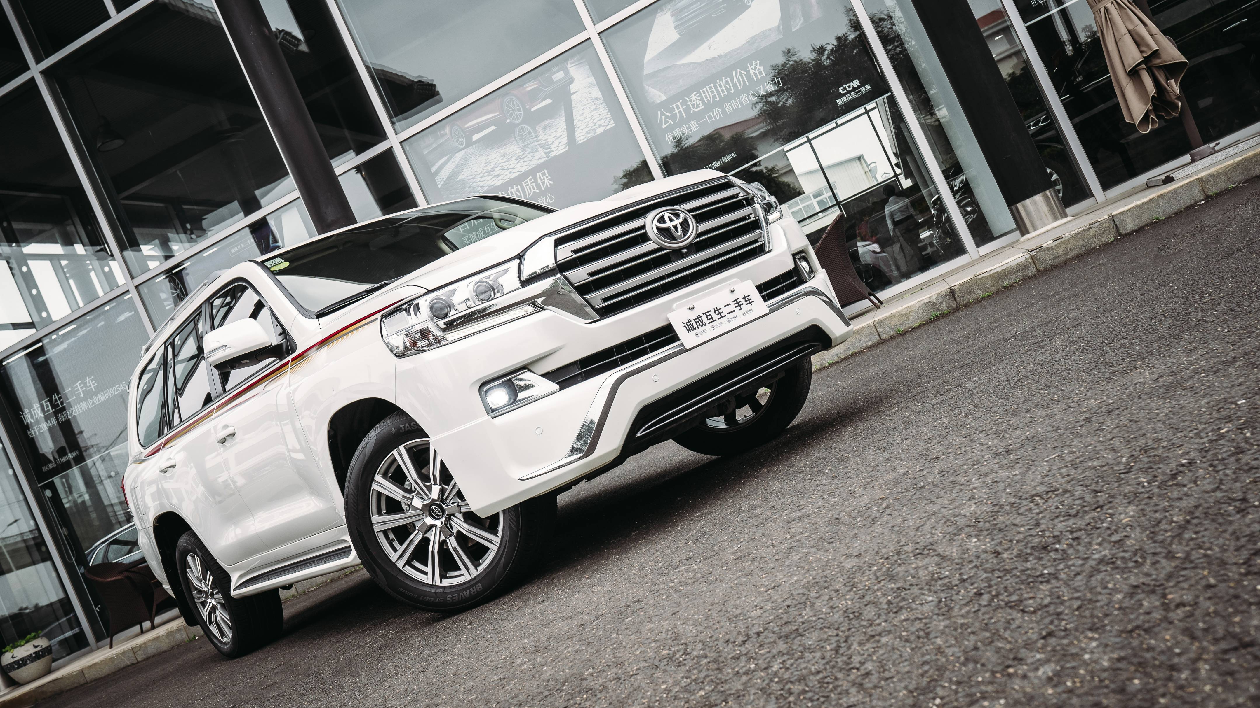 成都丰田兰德酷路泽美规版团购价格150万起 欢迎到店试驾