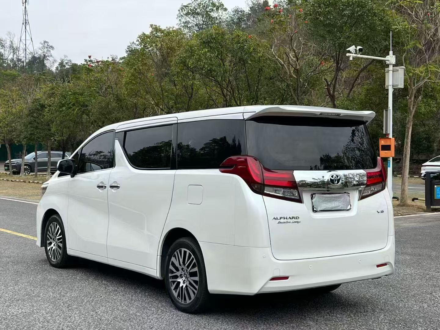 丰田埃尔法限时优惠 目前90万元起售