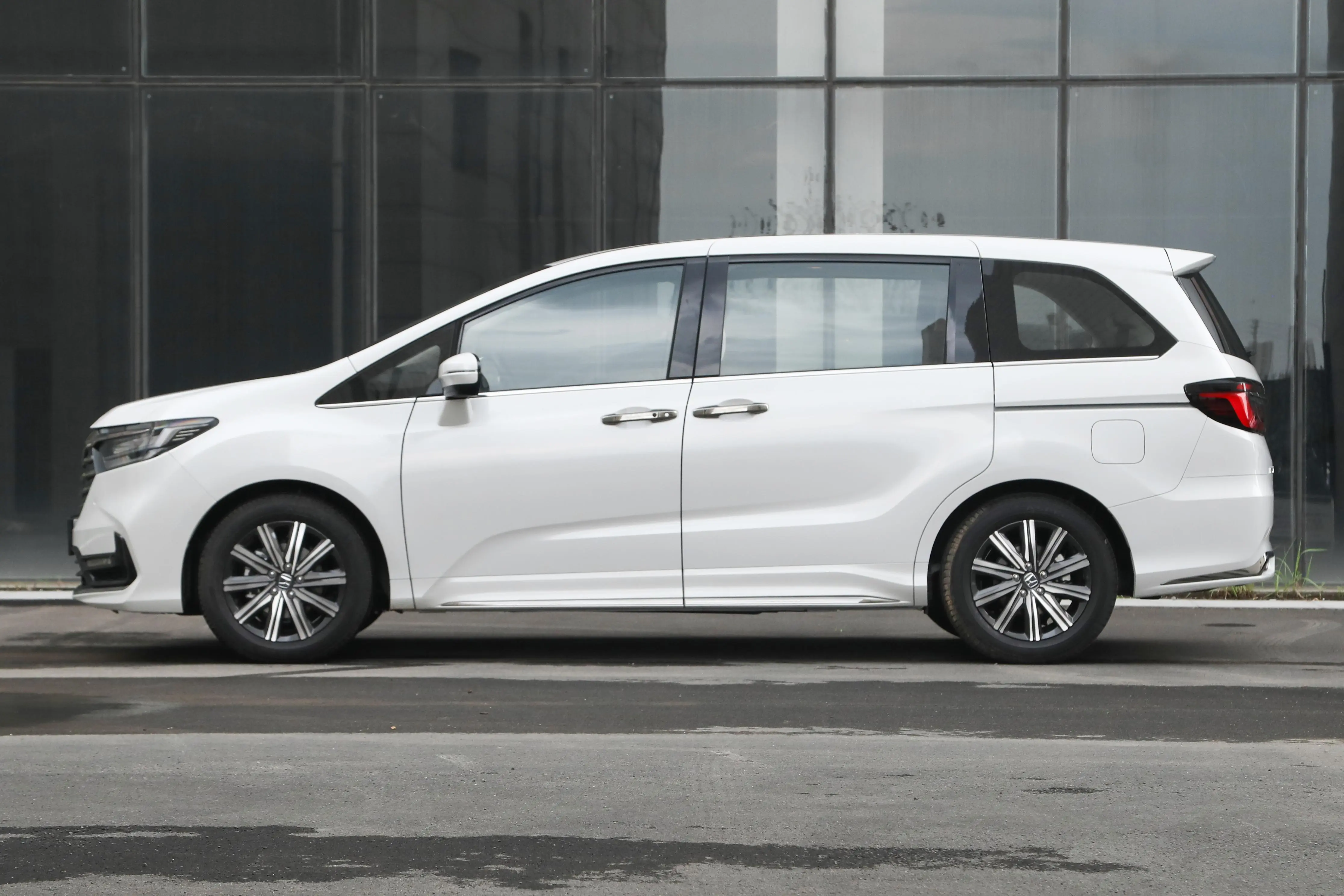 广汽本田2026款奥德赛上市 售价23.58-34.08万