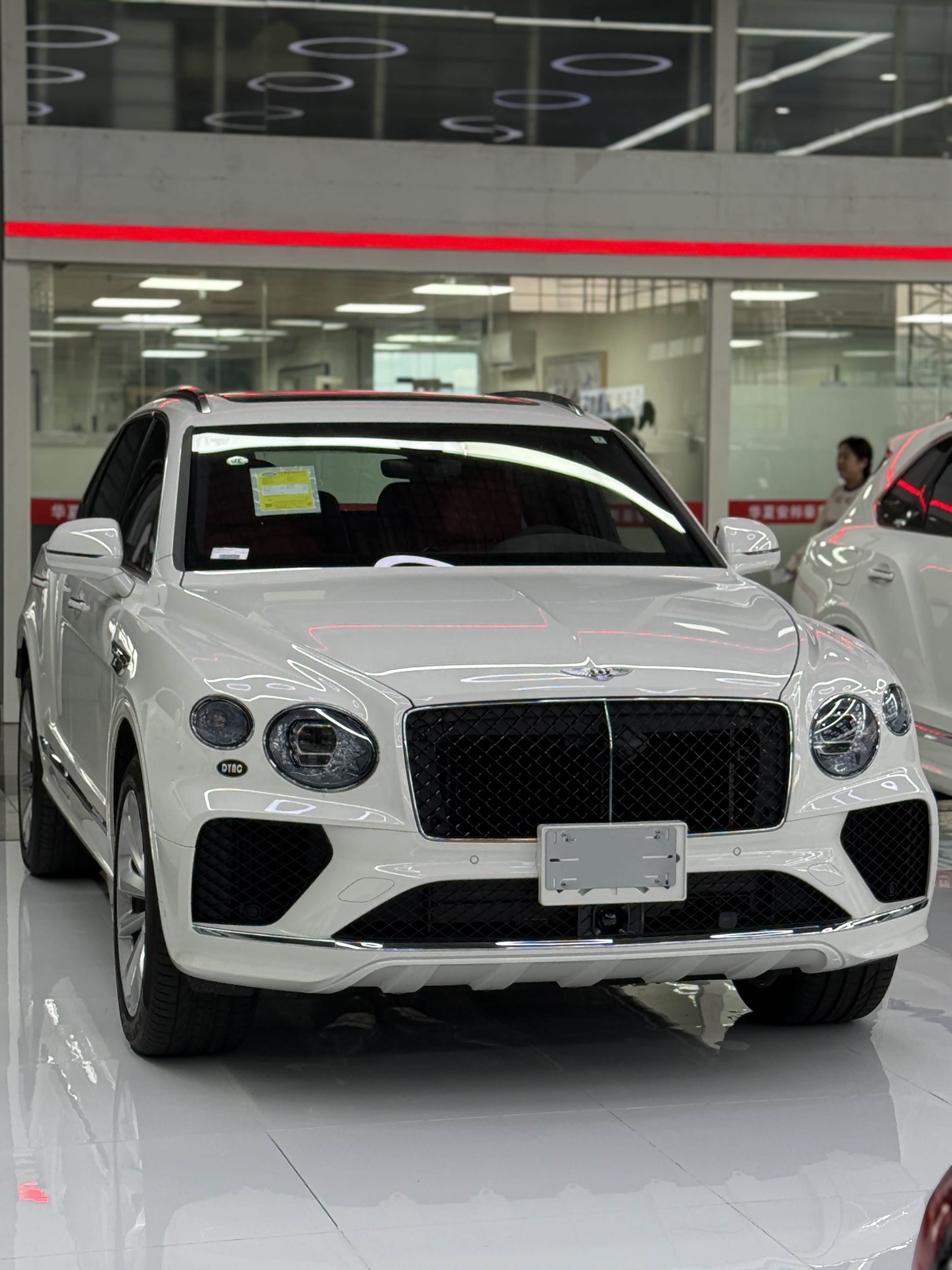 成都宾利添越报价203万起