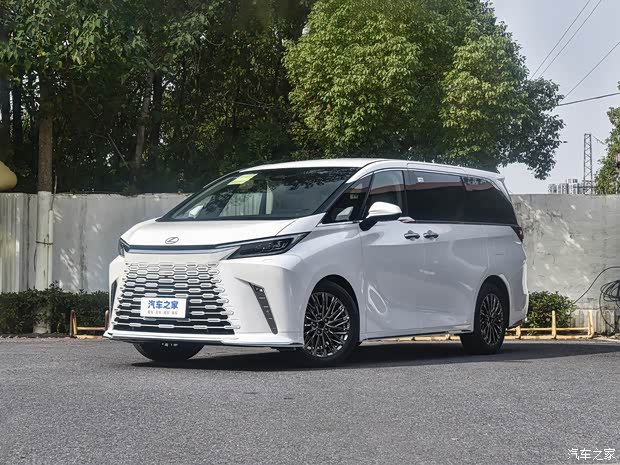 成都雷克萨斯LM欧版目前售价125万起 欢迎到店试驾