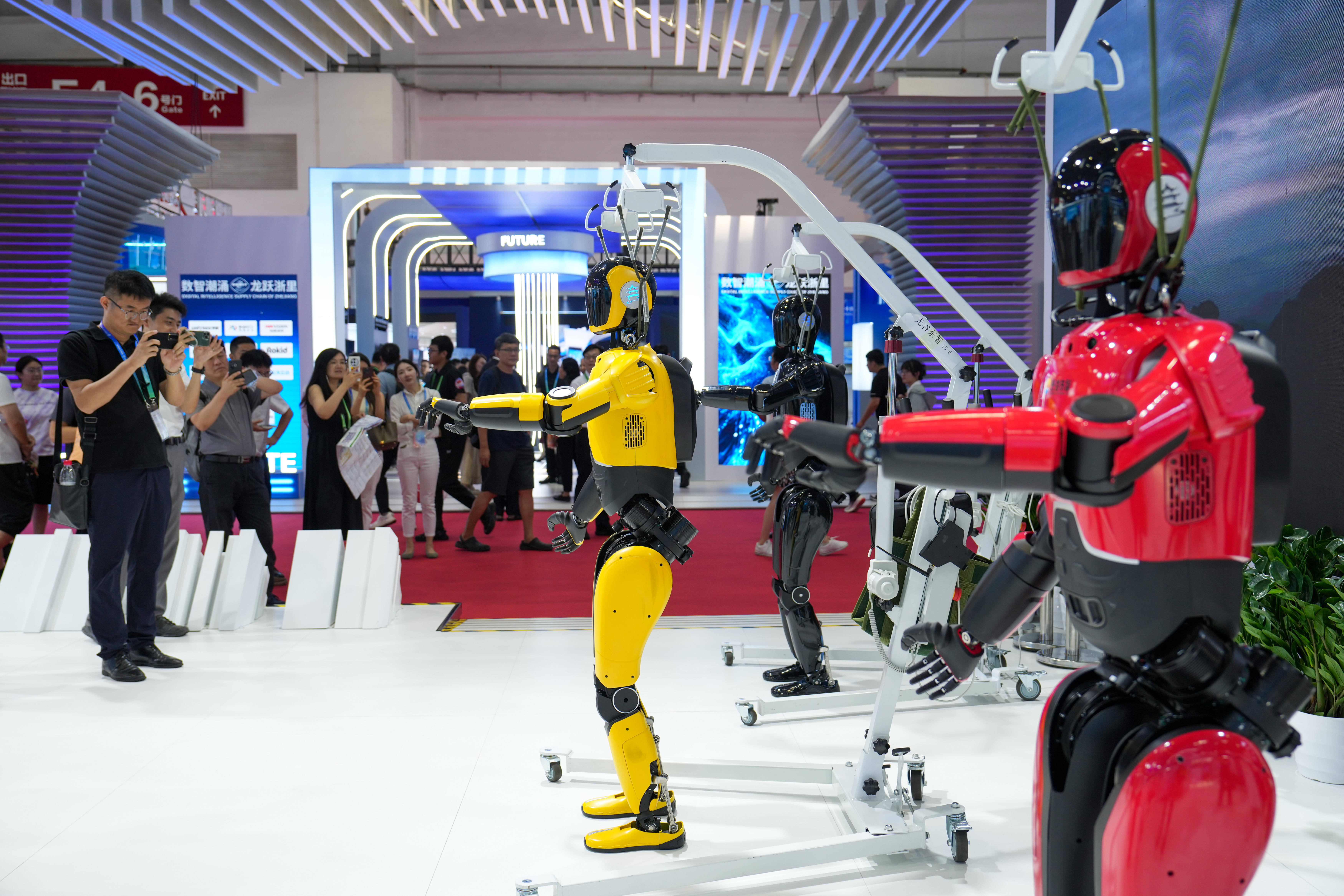 应当给人形机器人产业更多理解与耐心