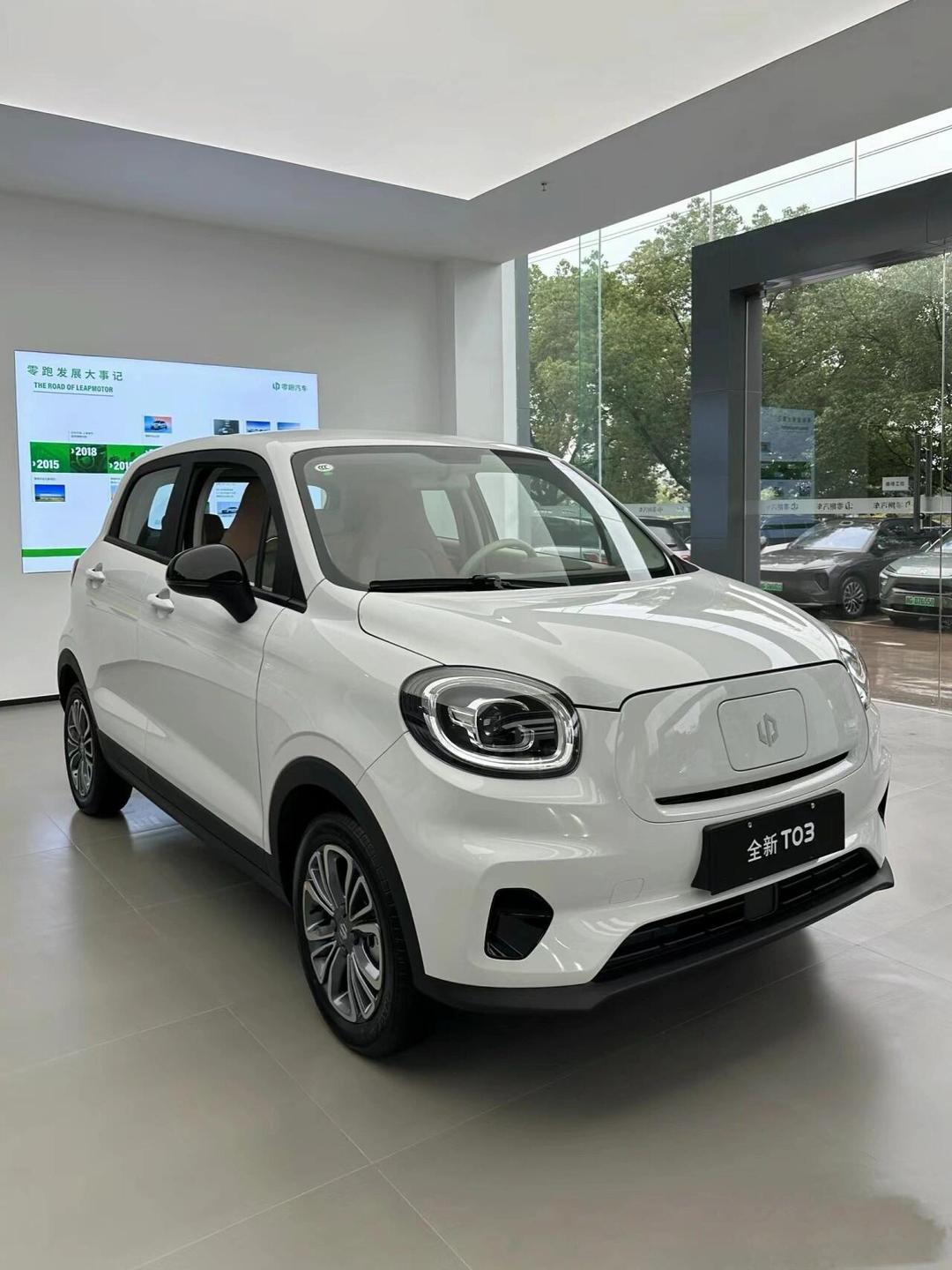 成都零跑C16降价促销 购车优惠高达1.40万