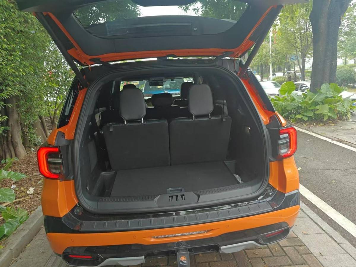 解锁近 6㎡套内面积,实拍福特探险者昆仑穿越版