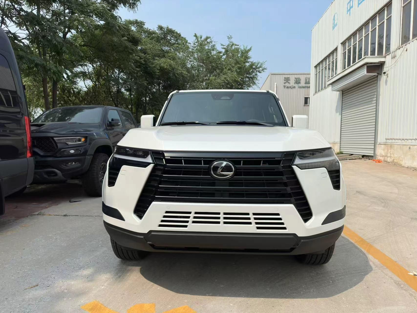 24款平行进口雷克萨斯LX美规版欢迎到店试驾