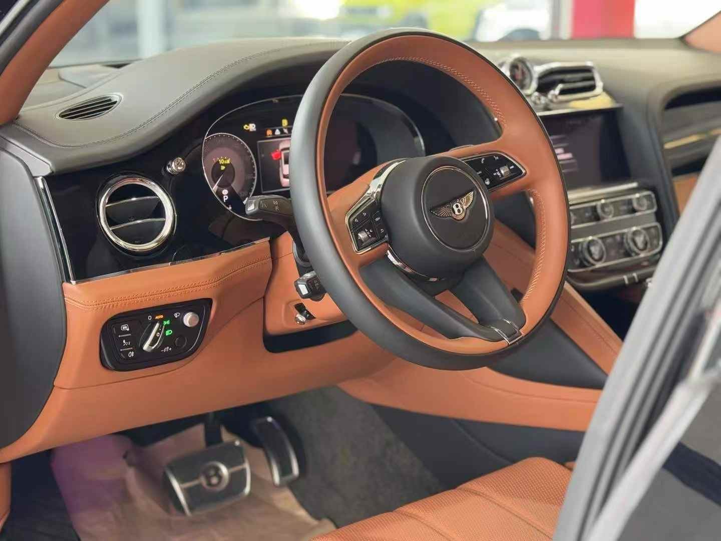 宾利添越目前售价203万起 欢迎试乘试驾