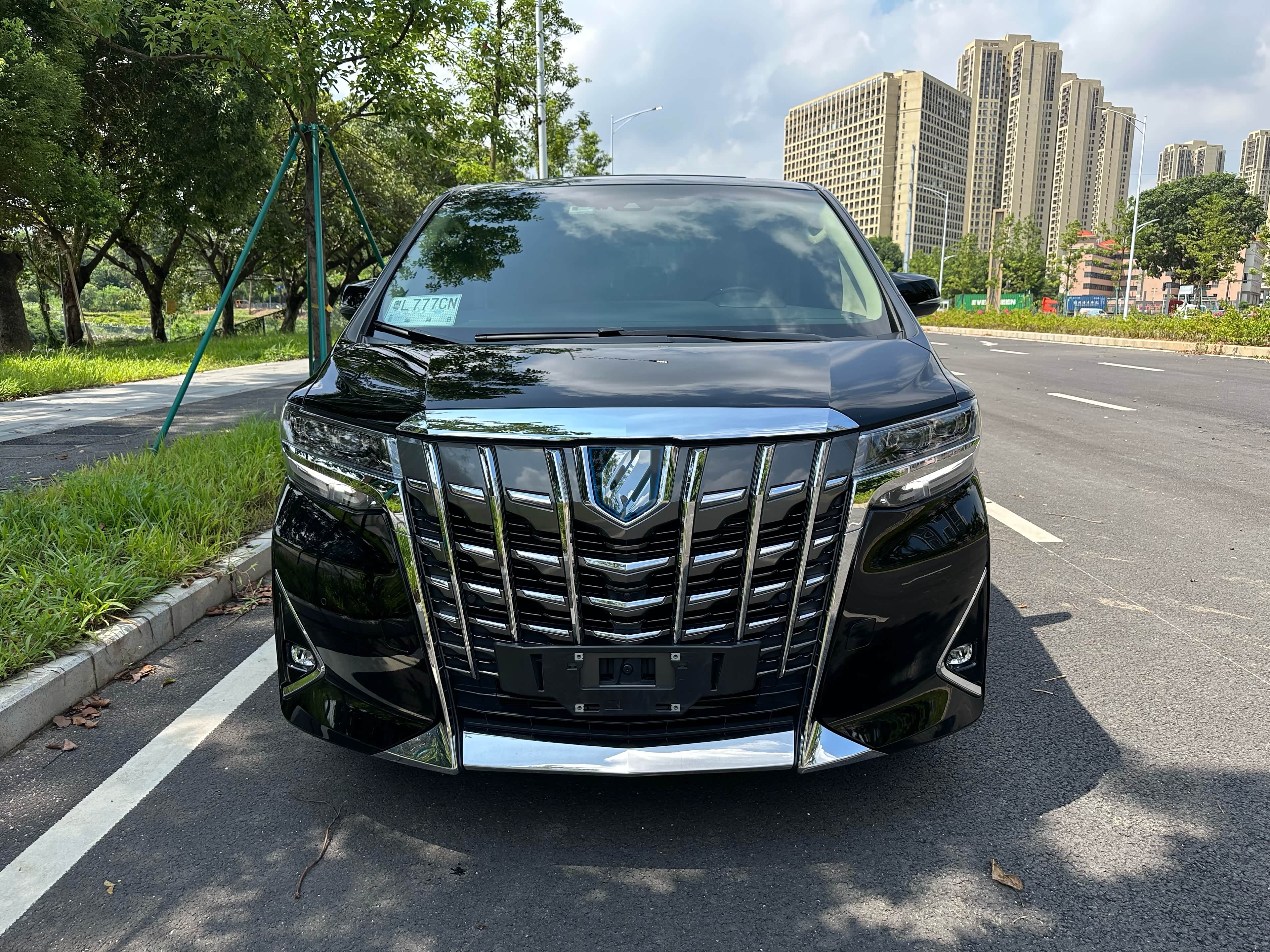 丰田埃尔法报价威尔法双擎价格差多少