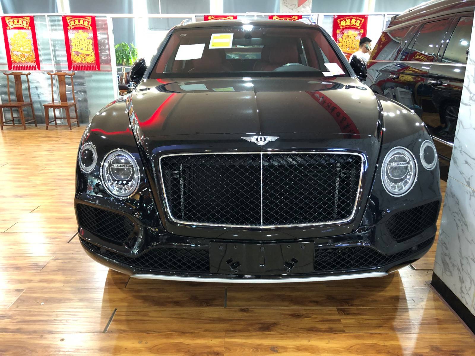 宾利添越降价73万