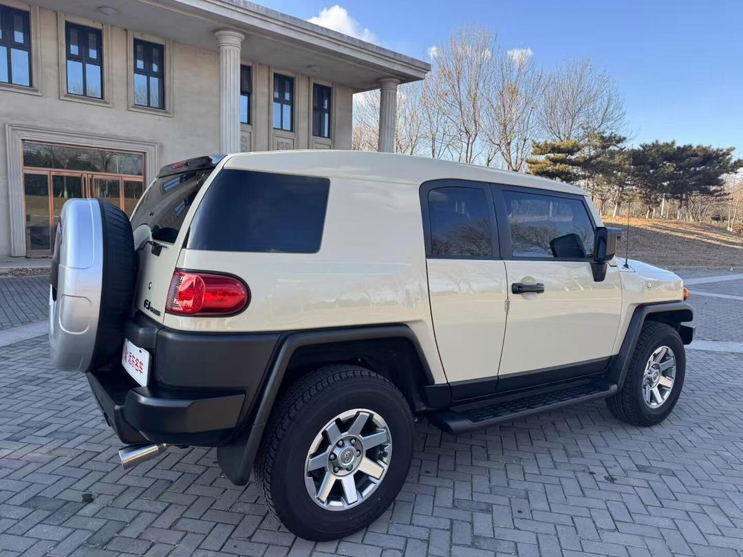 2023款丰田酷路泽FJ中东版国六最新报价