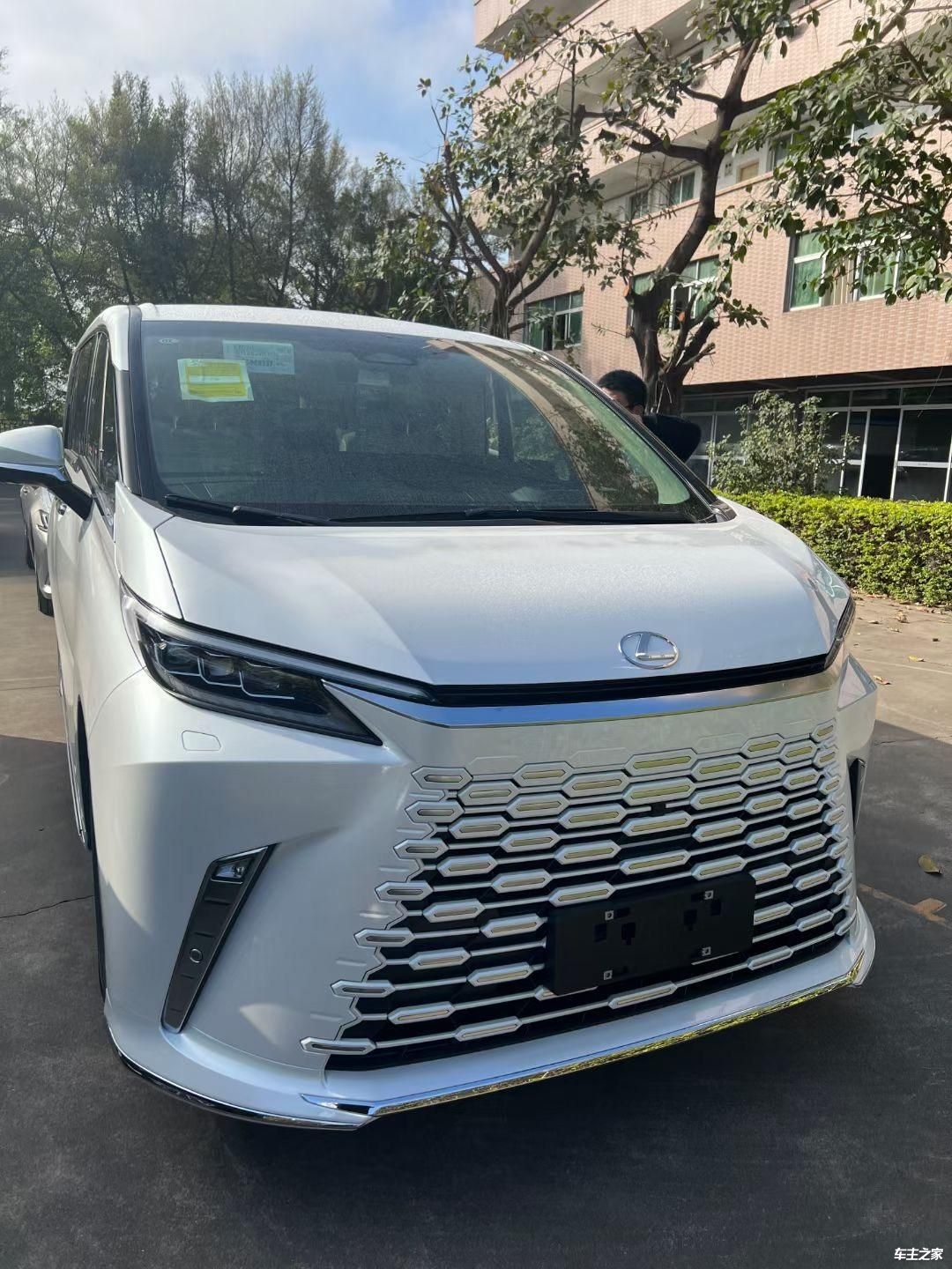 现购雷克萨斯LM欧版享20万优惠