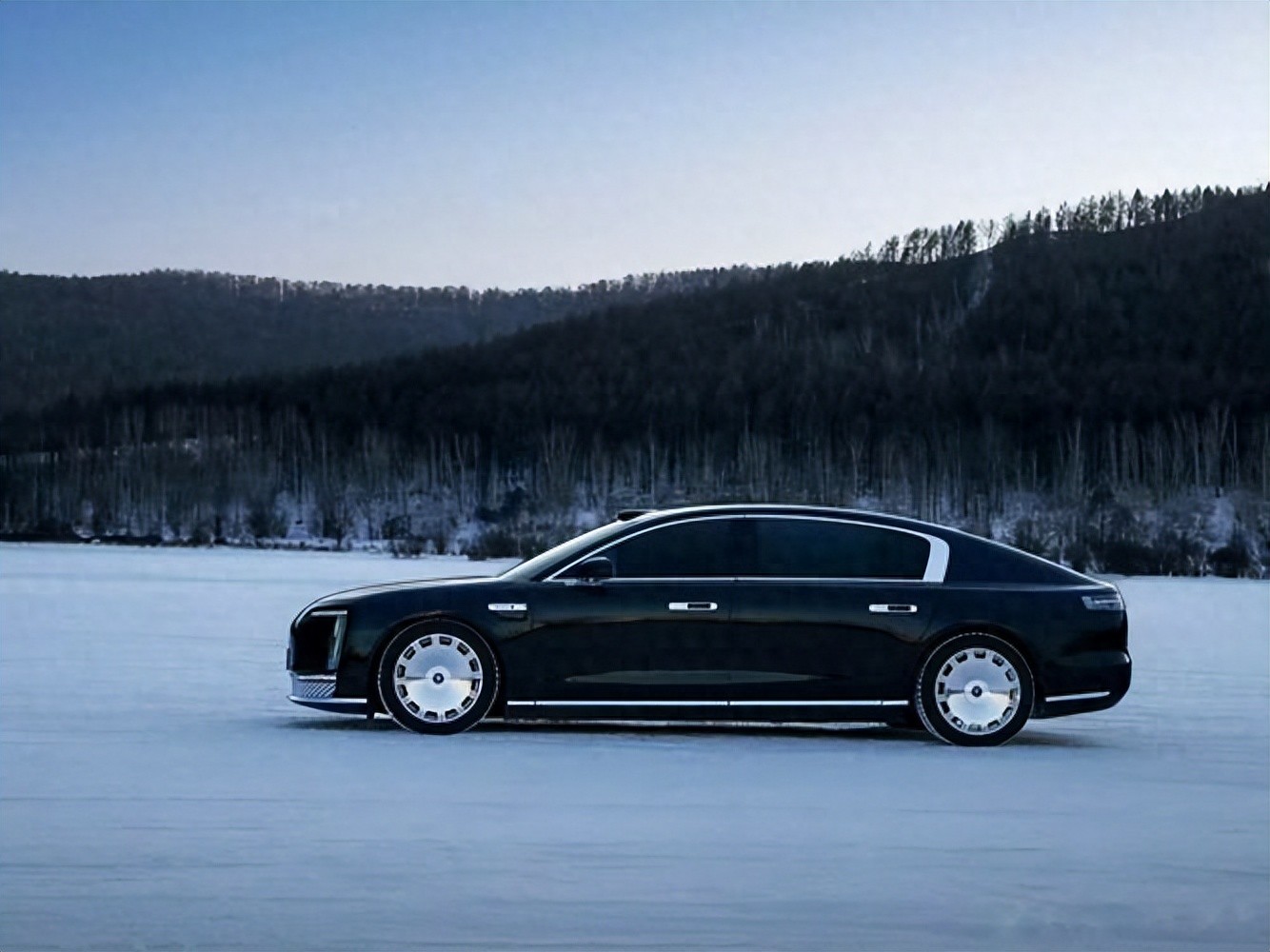 国产车支棱不起超豪华？尊界S800不同意