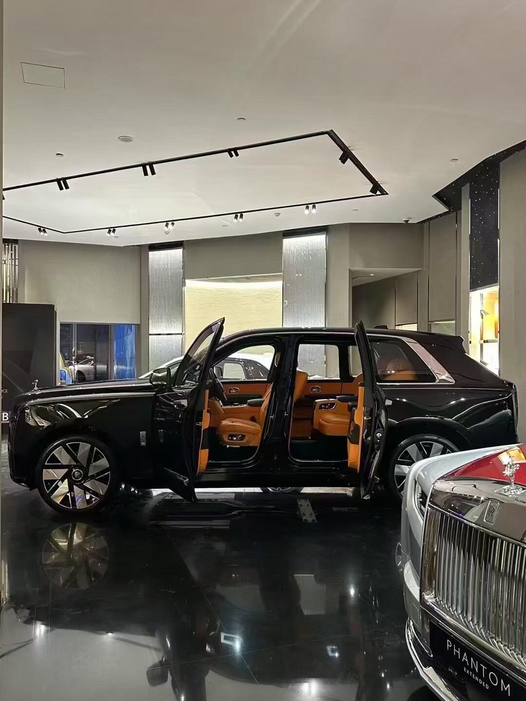 2024库里南售价626万起 欢迎前来试驾