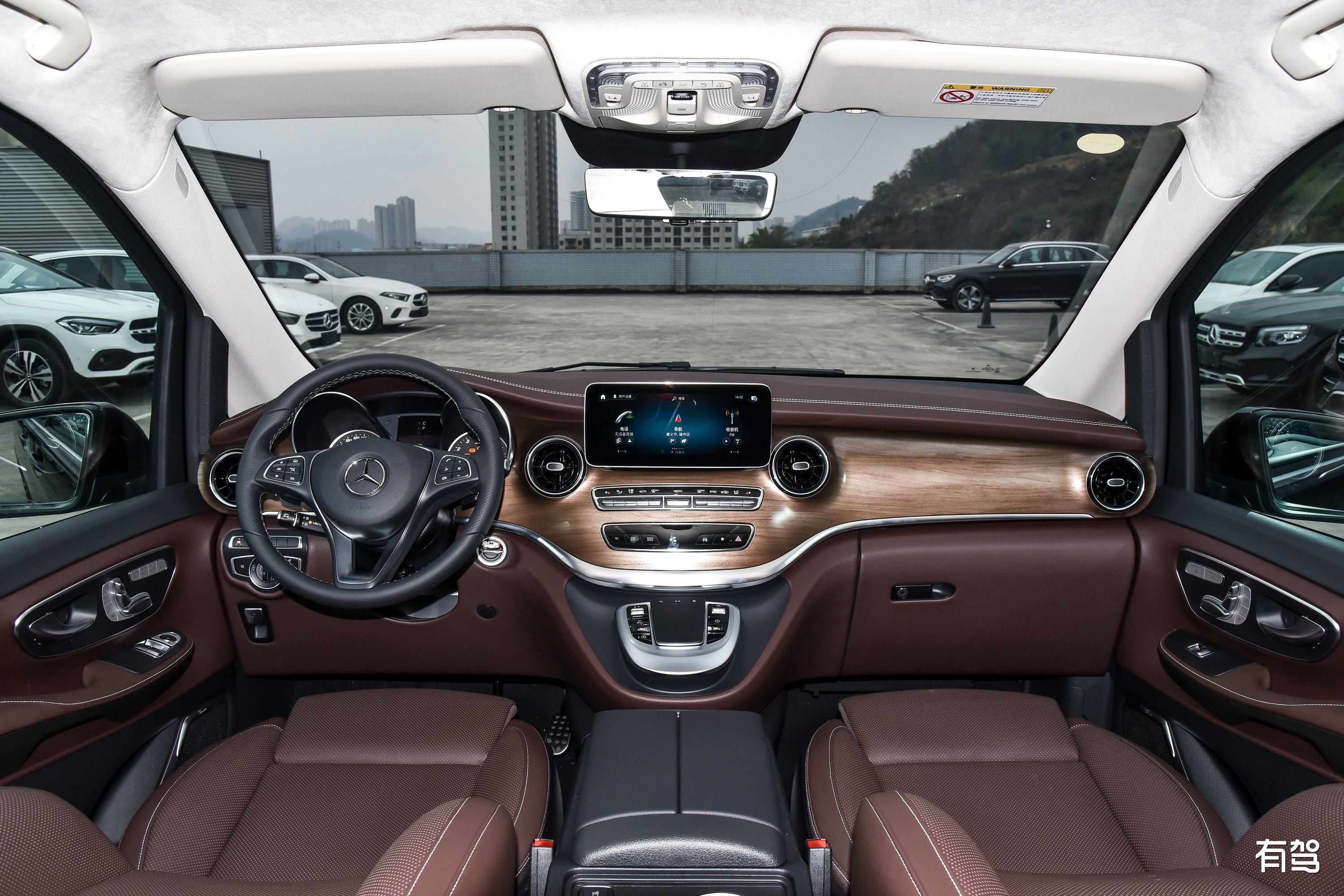 奔驰新一代V级：9AT+空气悬架，豪华商务车就是这个味