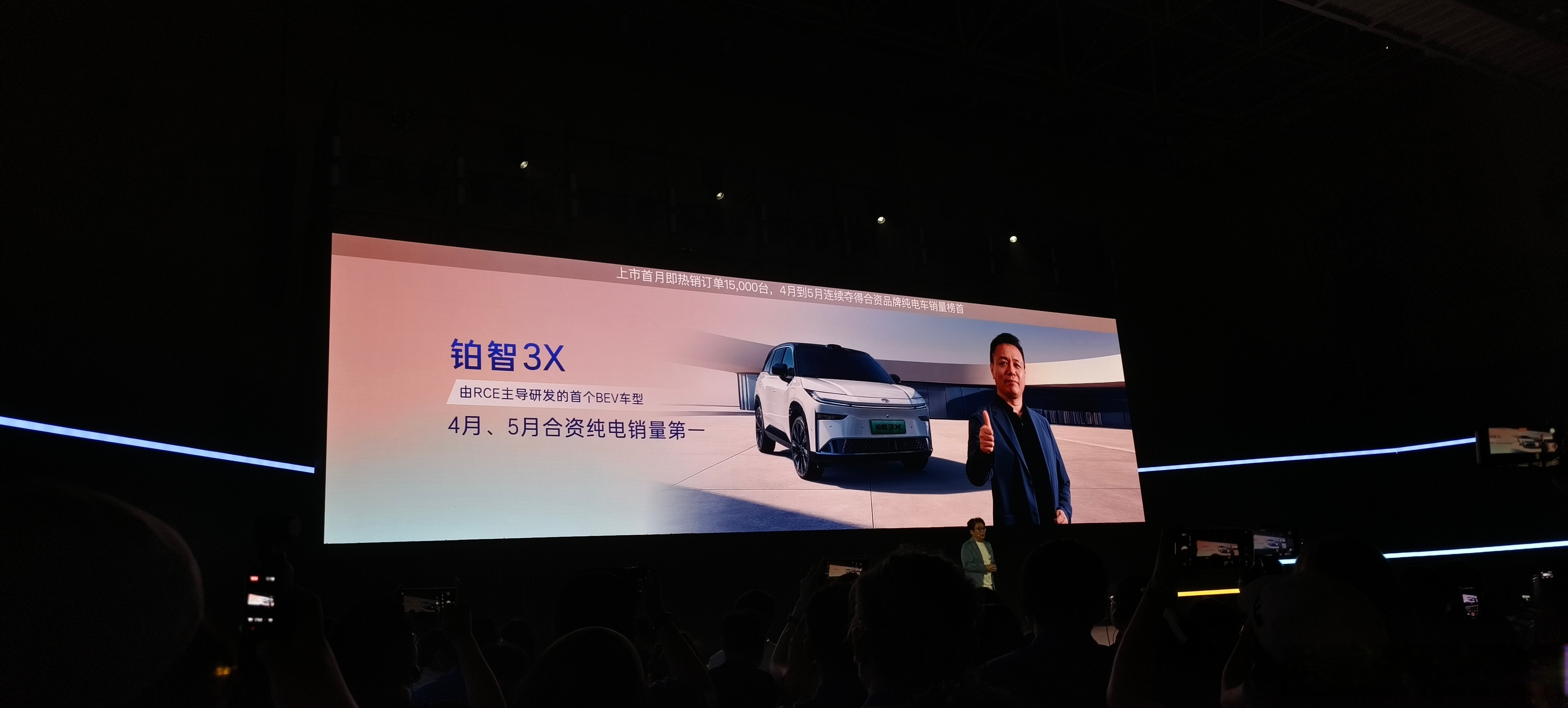 去年海内外市场“大丰收”!上汽大通以“十一连增”定义商用车新高度