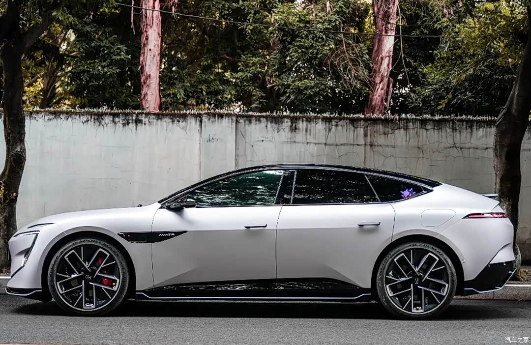 2026长安汽车重马开跑，阿维塔12成为官方指定用车